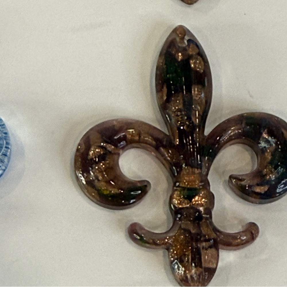 Fabulous Murano-Style Glass Fleur-de-Lis Accent Set Gold, Blue, Bronze 2” x 2.5” - Picture 4 of 16